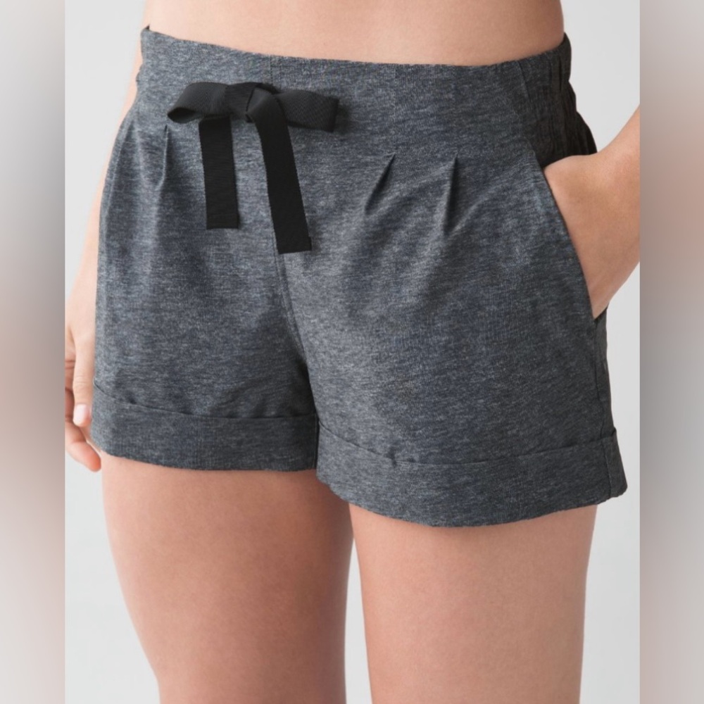 LULULEMON | Spring Break Away Short II‎ - Heathered Texture Printed Grey - Sz 6